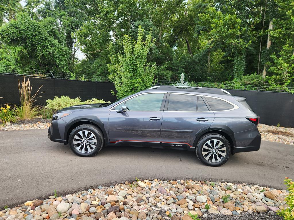 2024 Subaru Outback Touring XT photo 2