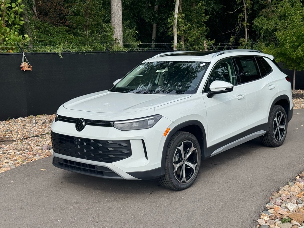 New 2025 Volkswagen Tiguan 2.0T SE SUV