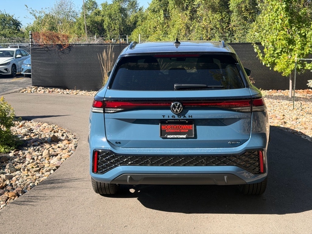 New 2025 Volkswagen Tiguan 2.0T SE R-Line Black SUV