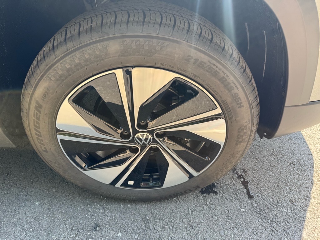 2025 Volkswagen Taos SE - Photo 9