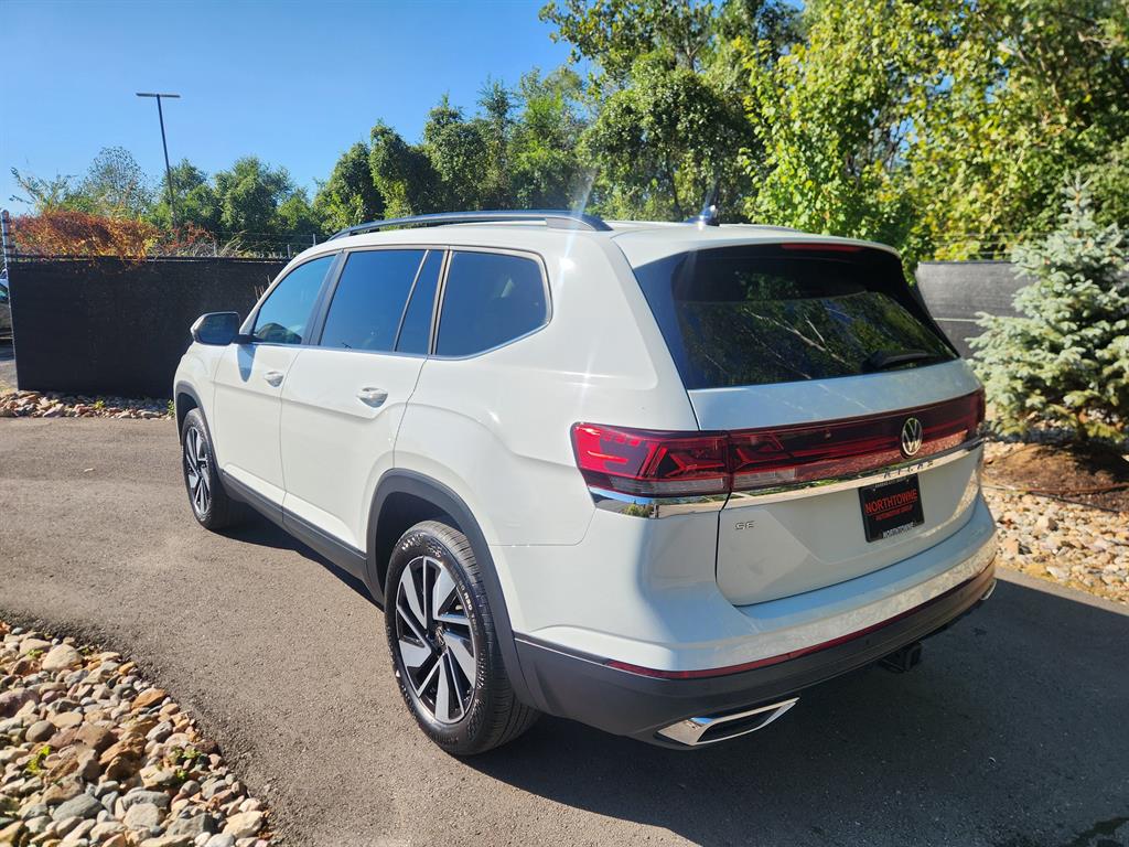 2024 Volkswagen Atlas SE Technology photo 2