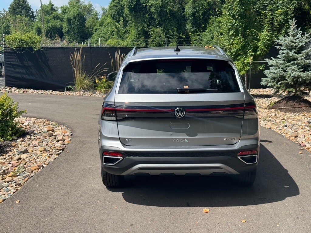 2025 Volkswagen Taos SE photo 4