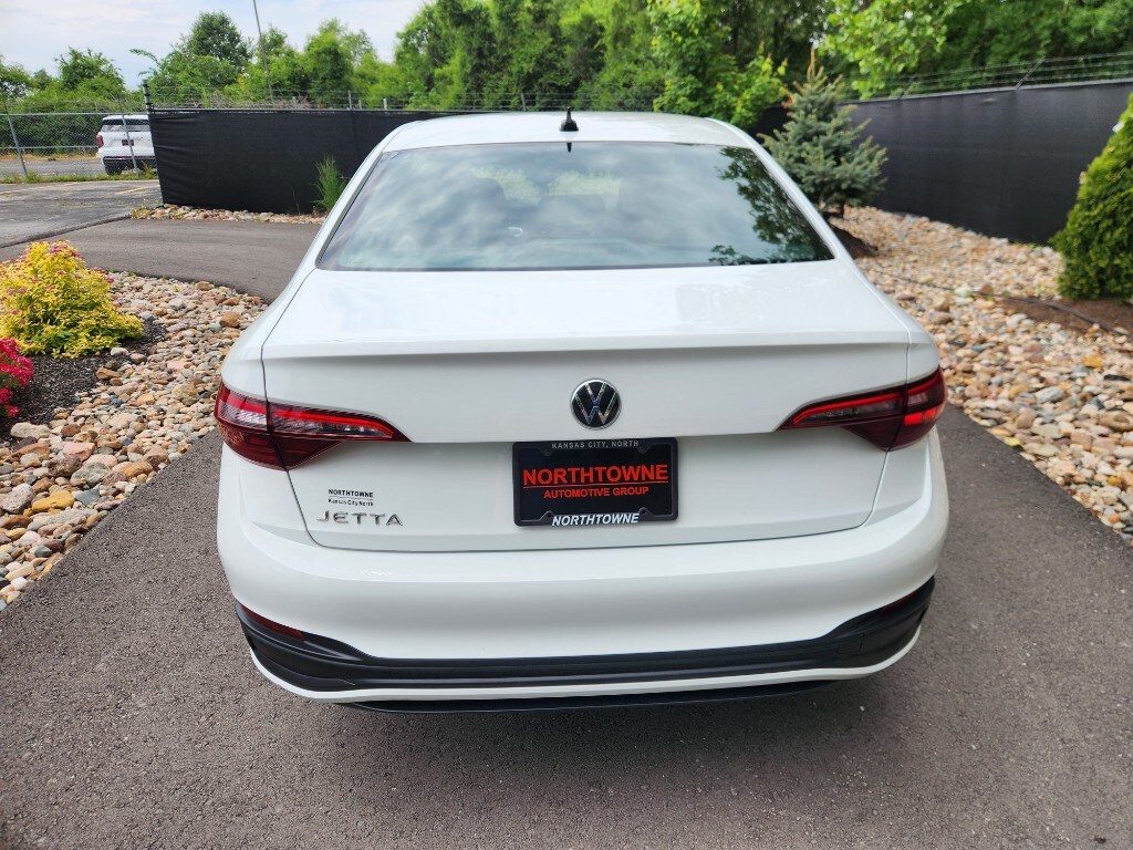 2024 Volkswagen Jetta 1.5T Sport photo 4