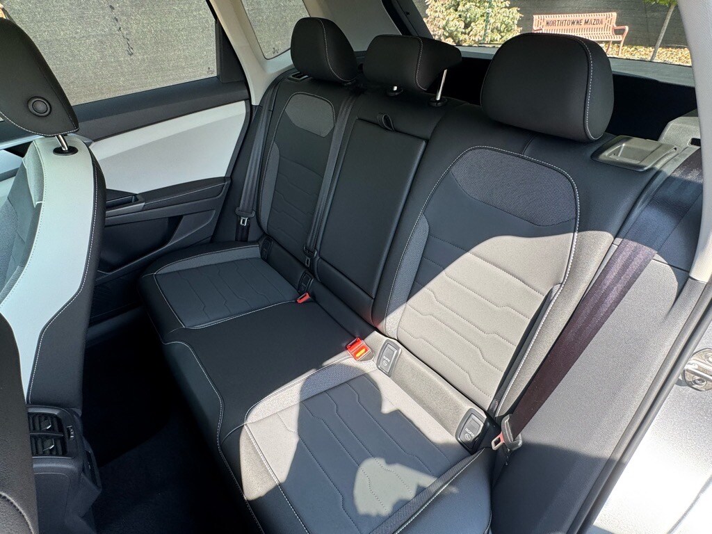 2025 Volkswagen Taos SE - Photo 18