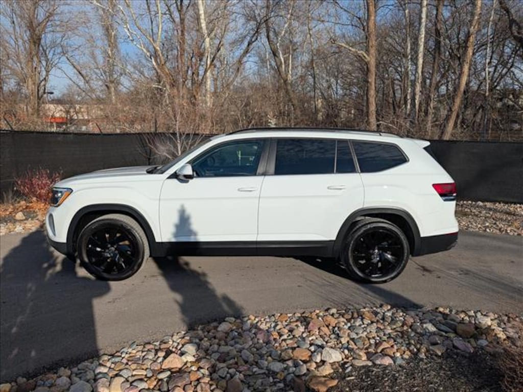 Used 2025 Volkswagen Atlas 2.0T SE w/Technology SUV