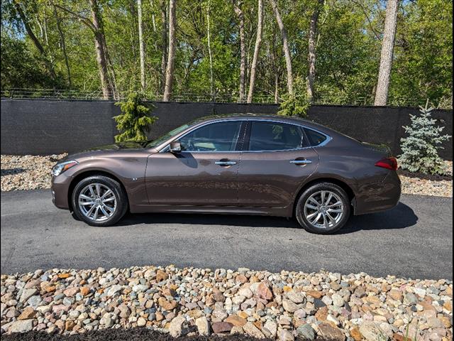 Used 2019 INFINITI Q70 LUXE with VIN JN1BY1AR2KM585067 for sale in Kansas City