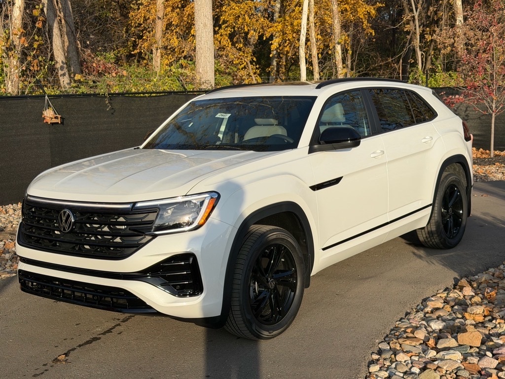 2026 Volkswagen Atlas Cross Sport SEL R-LINE's photo