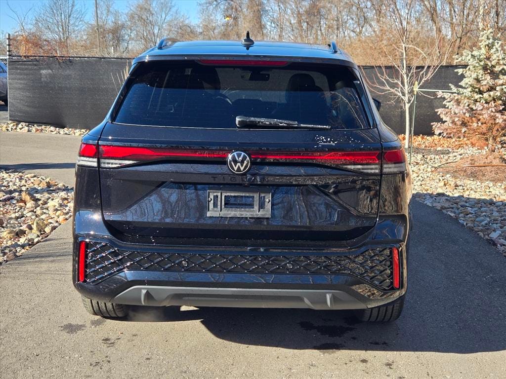 New 2026 Volkswagen Tiguan 2.0T SE R-Line Black SUV