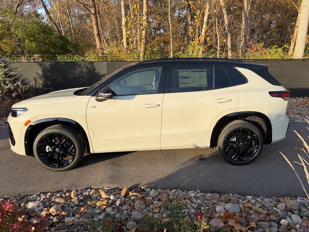 2026 Volkswagen Tiguan SE R-Line Black photo 2