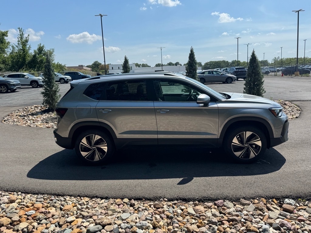 2025 Volkswagen Taos SE - Photo 6