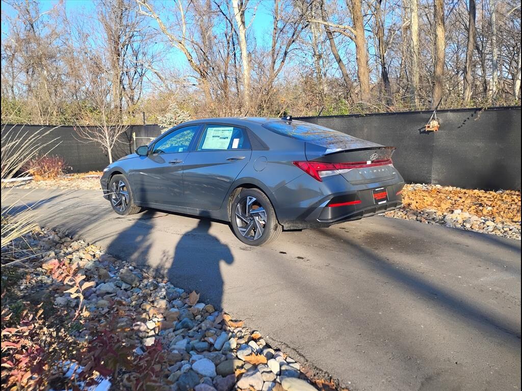 Used 2025 Hyundai Elantra Hybrid SEL Sport Sedan