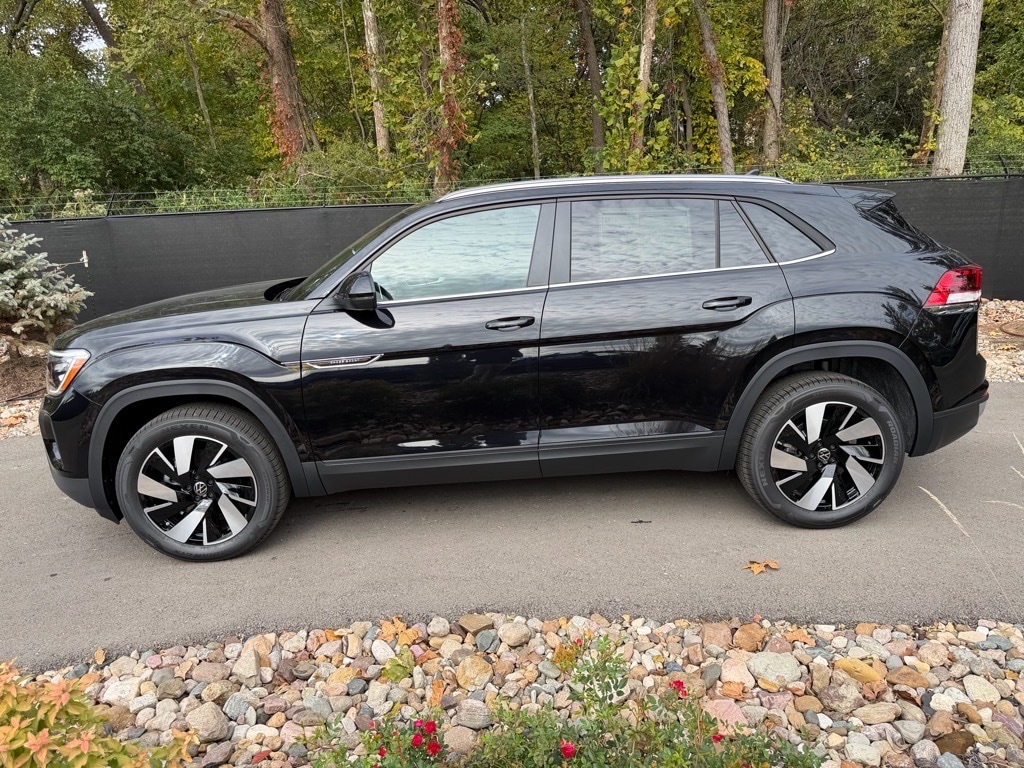 New 2026 Volkswagen Atlas Cross Sport 2.0T SE w/Technology SUV
