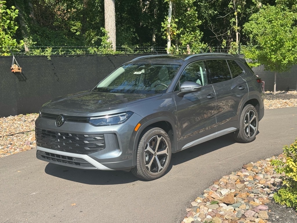 2025 Volkswagen Tiguan SE's photo