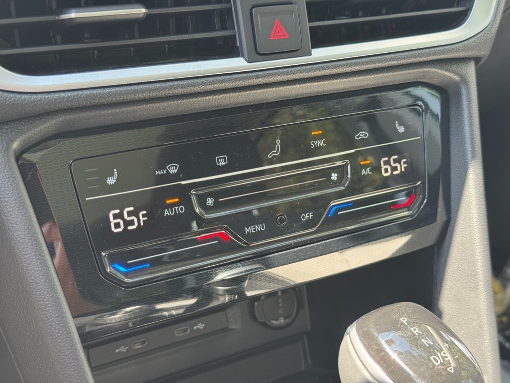2025 Volkswagen Taos SE - Photo 30