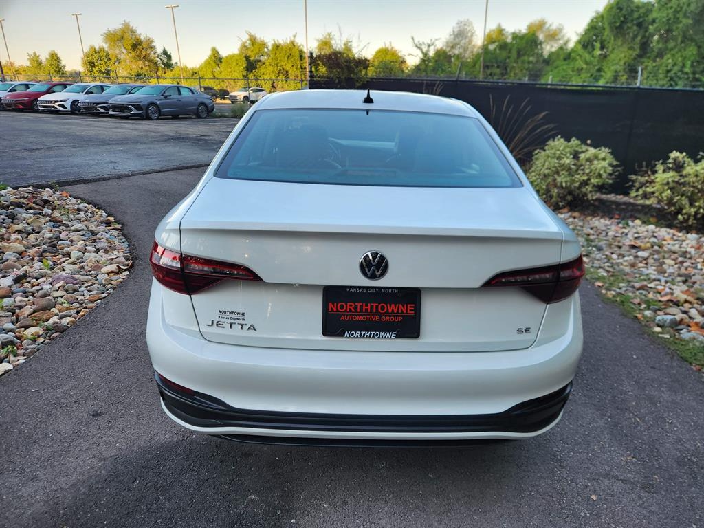 2024 Volkswagen Jetta 1.5T SE photo 4