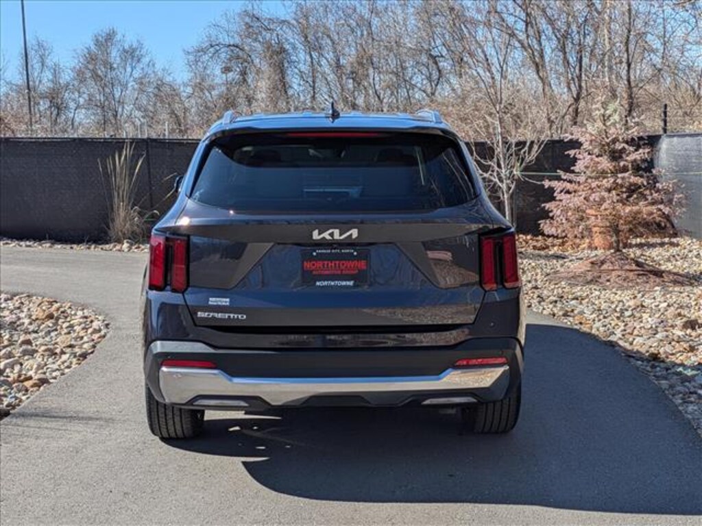 Used 2025 Kia Sorento EX SUV