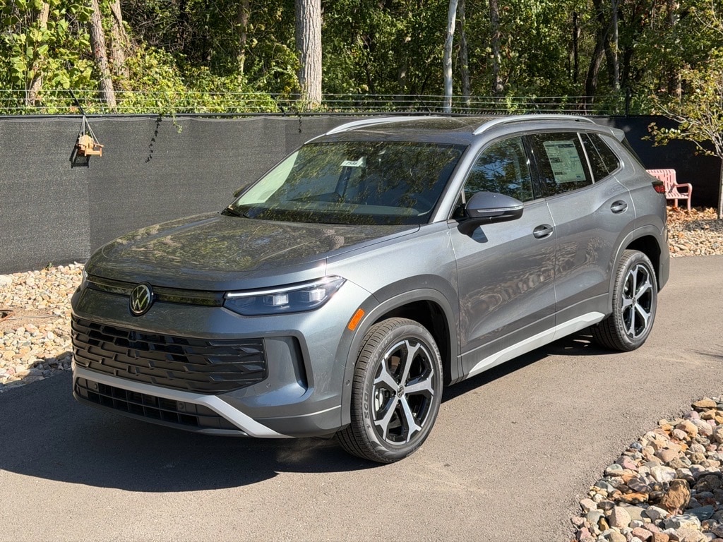 2026 Volkswagen Tiguan SE's photo