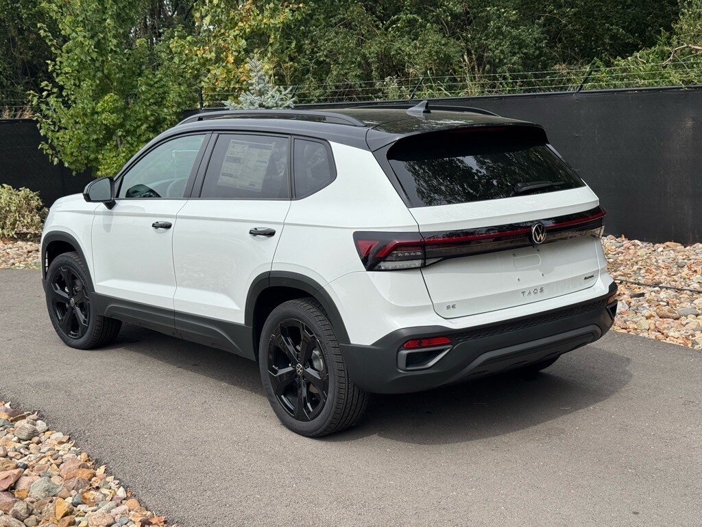 2025 Volkswagen Taos SE photo 2
