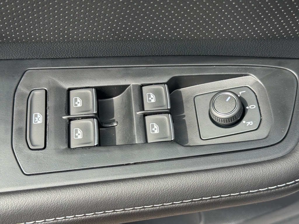 2026 Volkswagen Atlas SE w/Tech - Photo 25