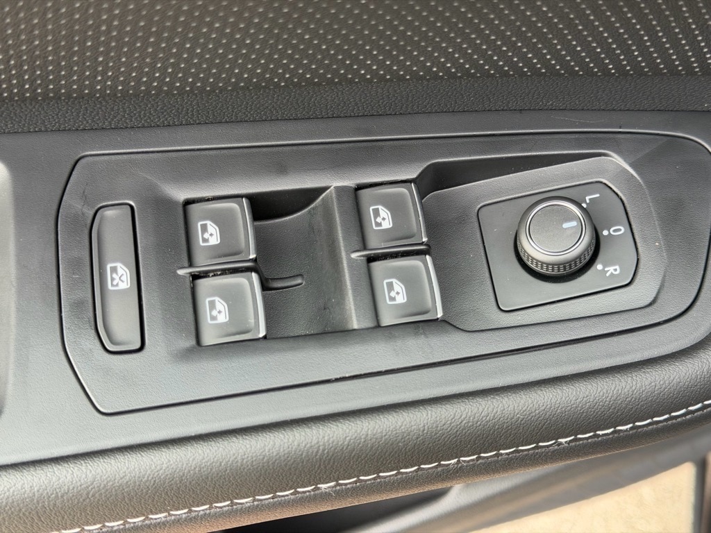 2026 Volkswagen Atlas Cross Sport SE w/Tech - Photo 22