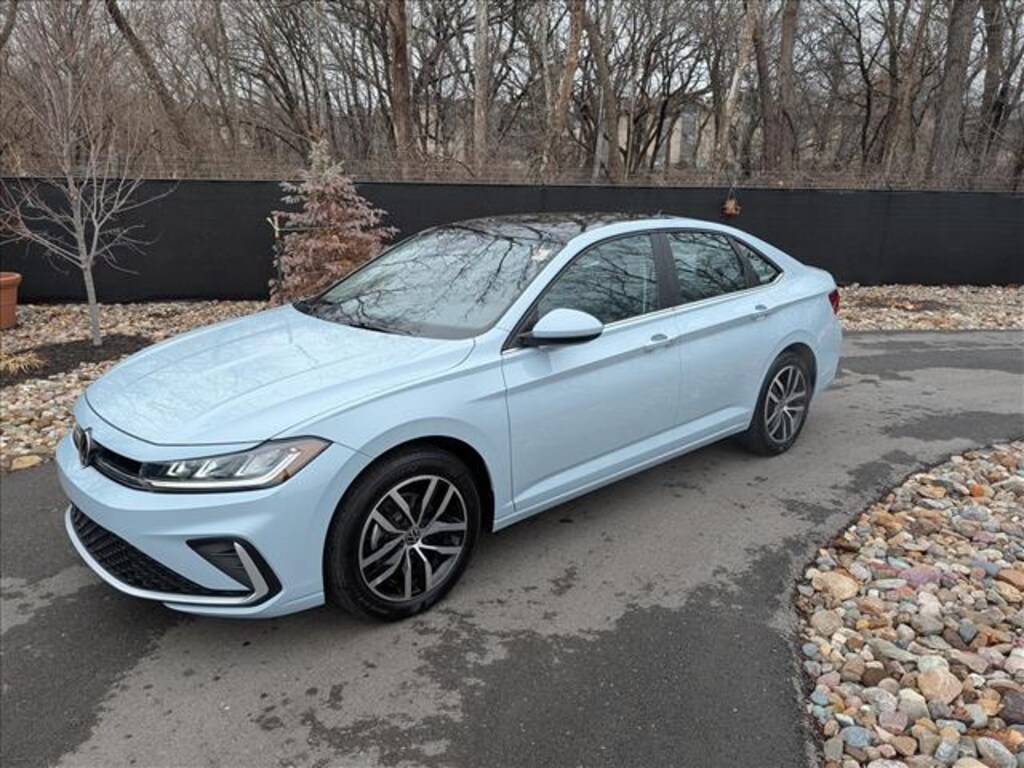 Used 2025 Volkswagen Jetta 1.5T SE Sedan