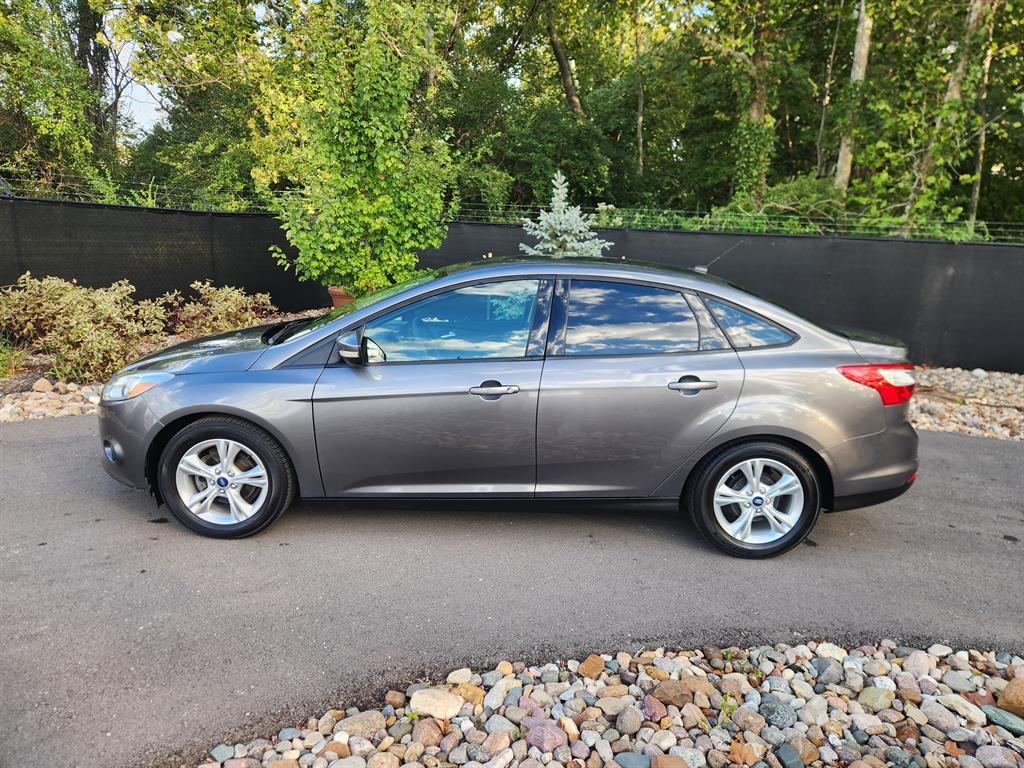 2014 Ford Focus SE photo 2