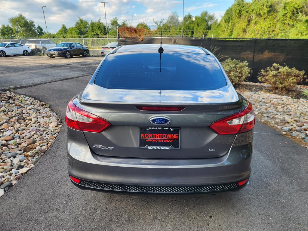 2014 Ford Focus SE photo 4