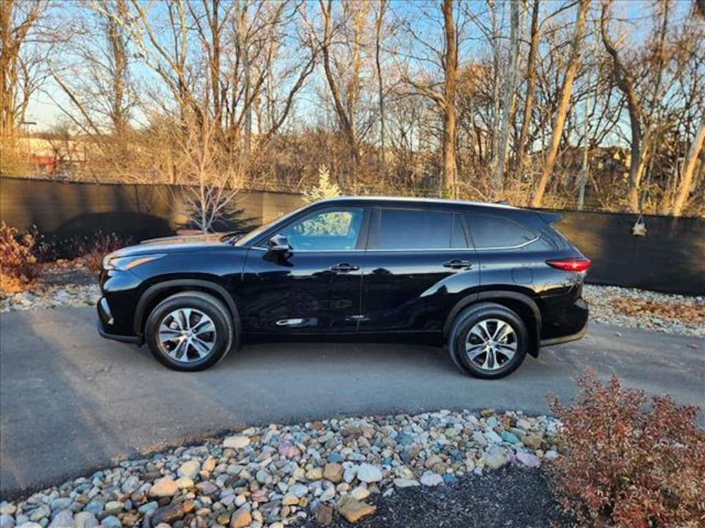 Used 2023 Toyota Highlander XLE SUV