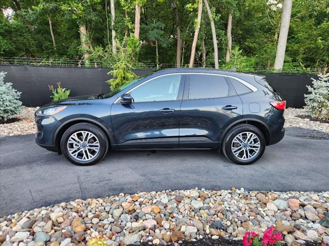 2022 Ford Escape SEL photo 2