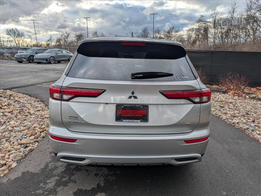 Used 2024 Mitsubishi Outlander SE SUV