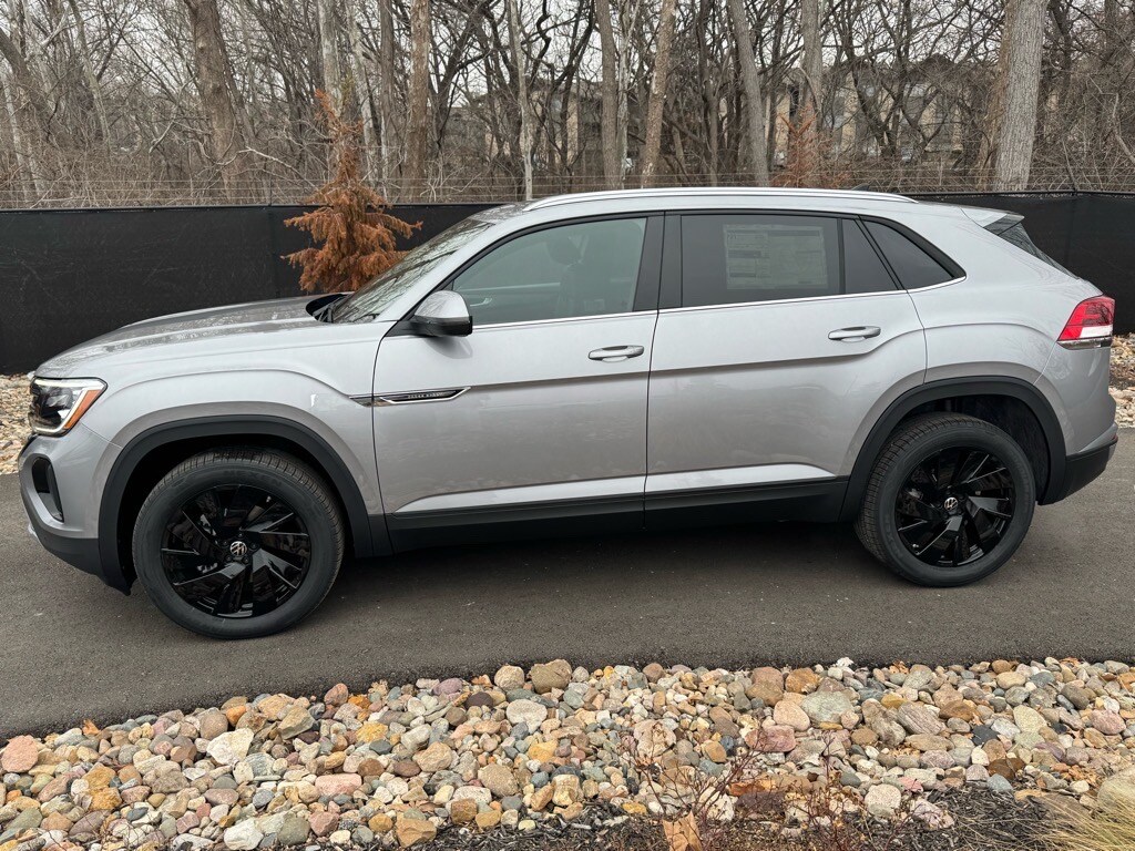 2025 Volkswagen Atlas Cross Sport SE Technology photo 2