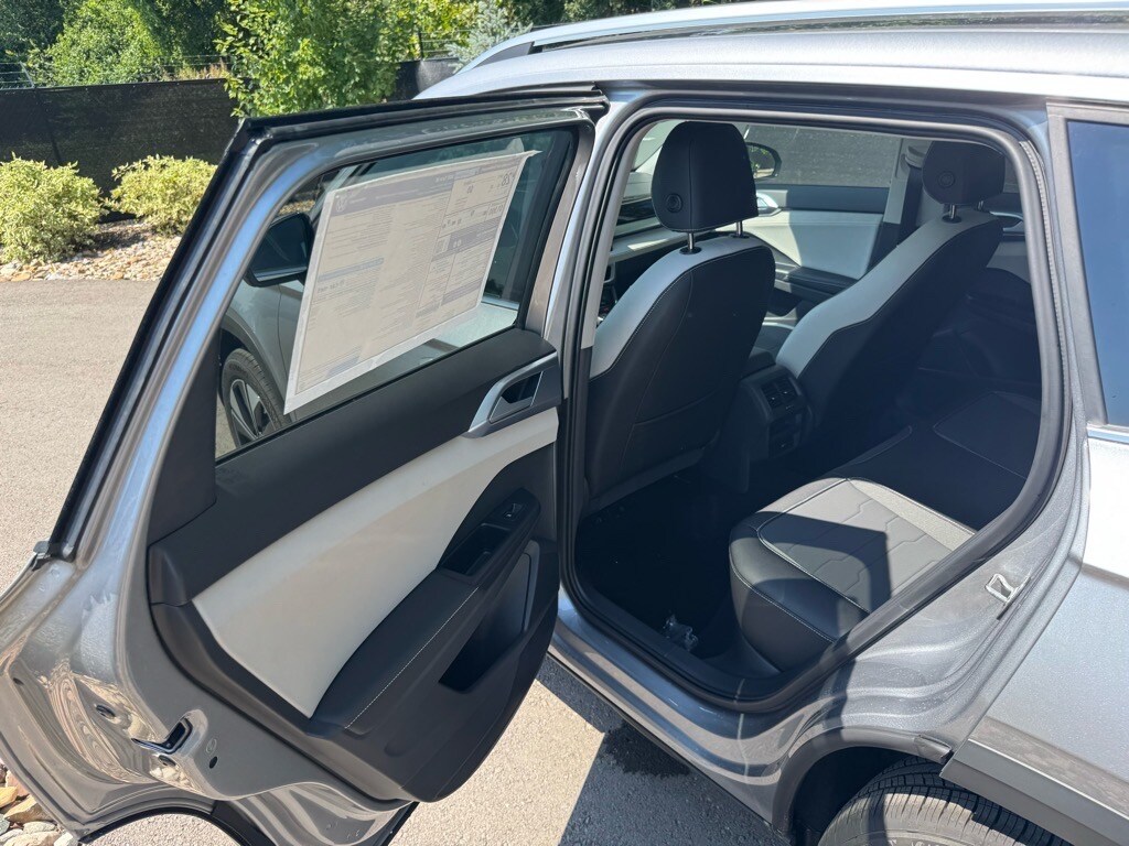 2025 Volkswagen Taos SE - Photo 17