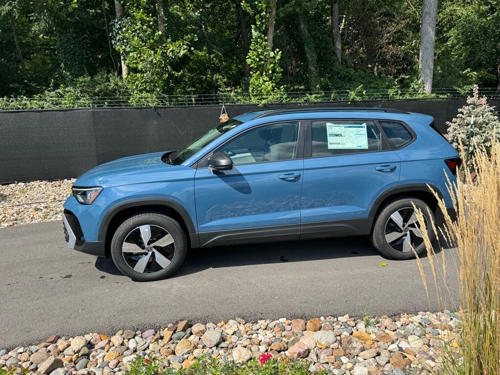 2025 Volkswagen Taos S photo 2