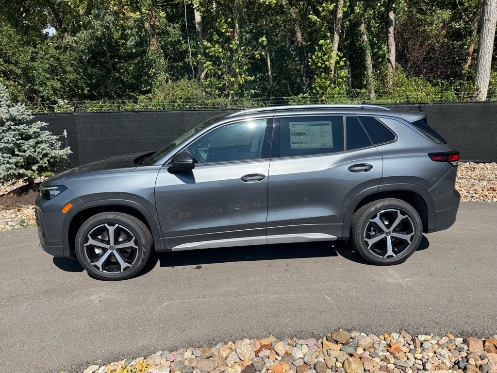 New 2025 Volkswagen Tiguan 2.0T SE SUV