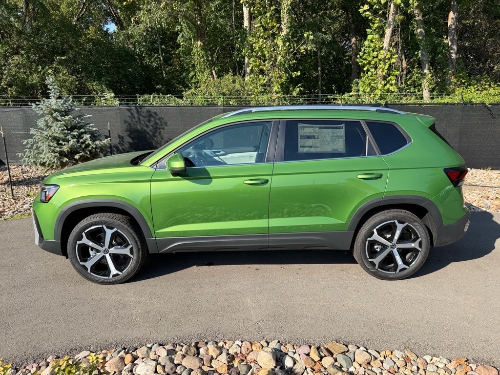 New 2025 Volkswagen Taos 1.5T SEL SUV