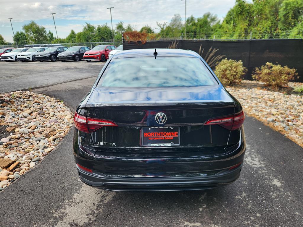 2024 Volkswagen Jetta 1.5T Sport photo 4