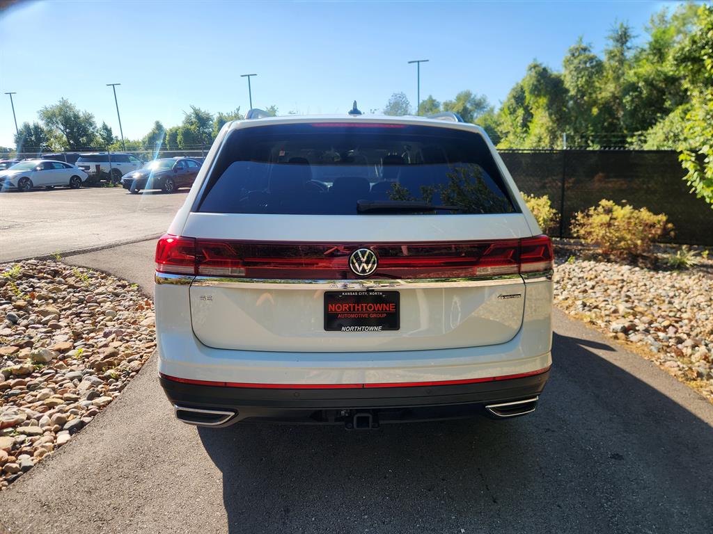 2024 Volkswagen Atlas SE Technology photo 3