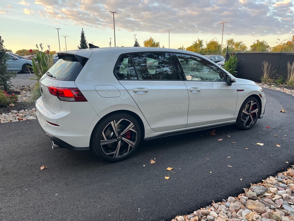 2024 Volkswagen Golf GTI SE photo 3