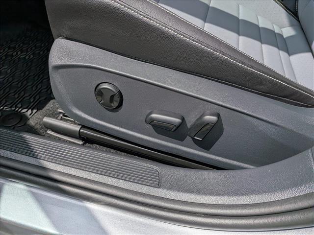 2025 Volkswagen Jetta SE - Photo 22