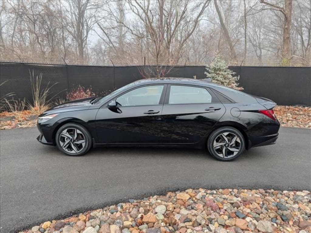 Used 2023 Hyundai Elantra SEL Sedan