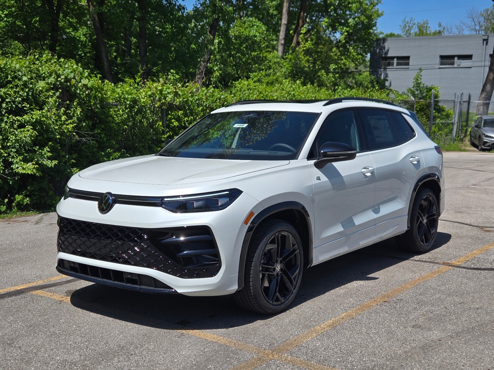 2026 Volkswagen Tiguan 2.0T SE R-Line Black's photo