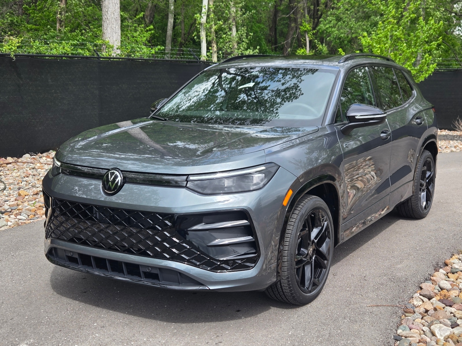 2026 Volkswagen Tiguan 2.0T SE R-Line Black's photo