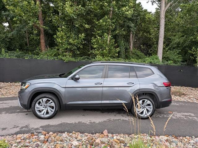Used 2023 Volkswagen Atlas SE w/Tech with VIN 1V2JR2CA4PC545510 for sale in Kansas City