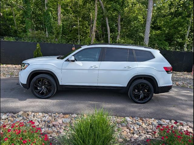 Used 2022 Volkswagen Atlas SE w/Tech with VIN 1V2KR2CA5NC528779 for sale in Kansas City, MO