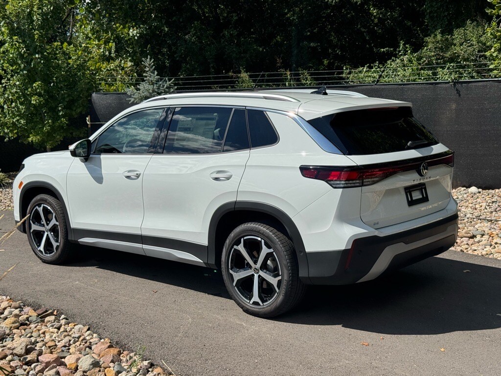 2025 Volkswagen Tiguan SE photo 3
