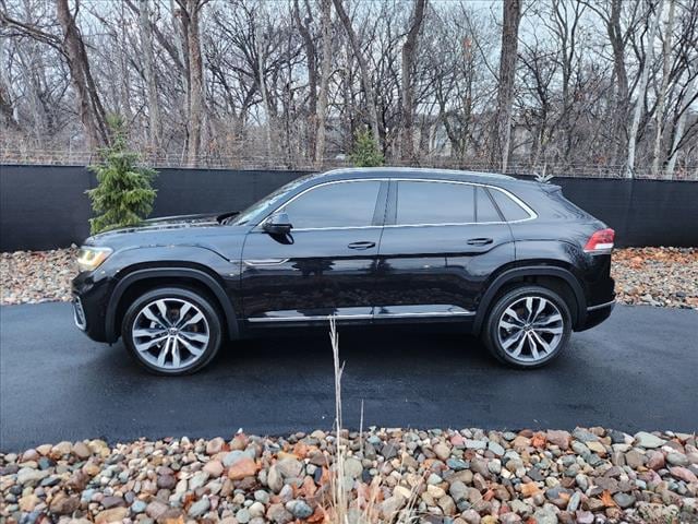 Used 2021 Volkswagen Atlas Cross Sport SEL Premium R-Line with VIN 1V2FE2CA3MC206184 for sale in Kansas City