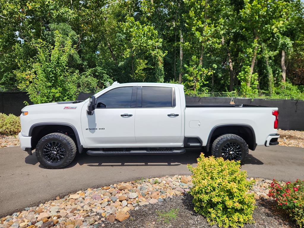 2023 Chevrolet Silverado 2500HD LTZ photo 2