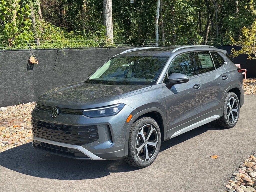 New 2025 Volkswagen Tiguan 2.0T SE SUV