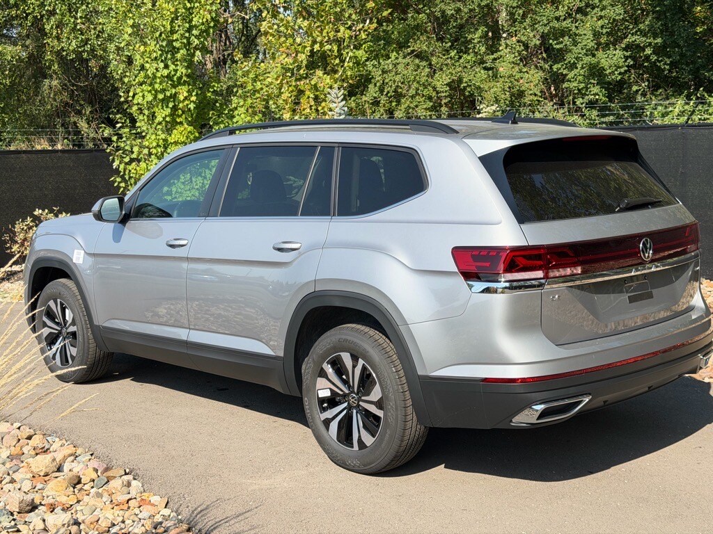 2026 Volkswagen Atlas SE photo 3