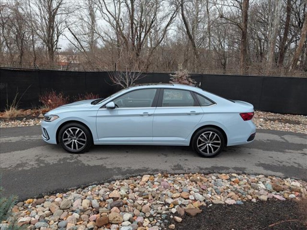 Used 2025 Volkswagen Jetta 1.5T SE Sedan